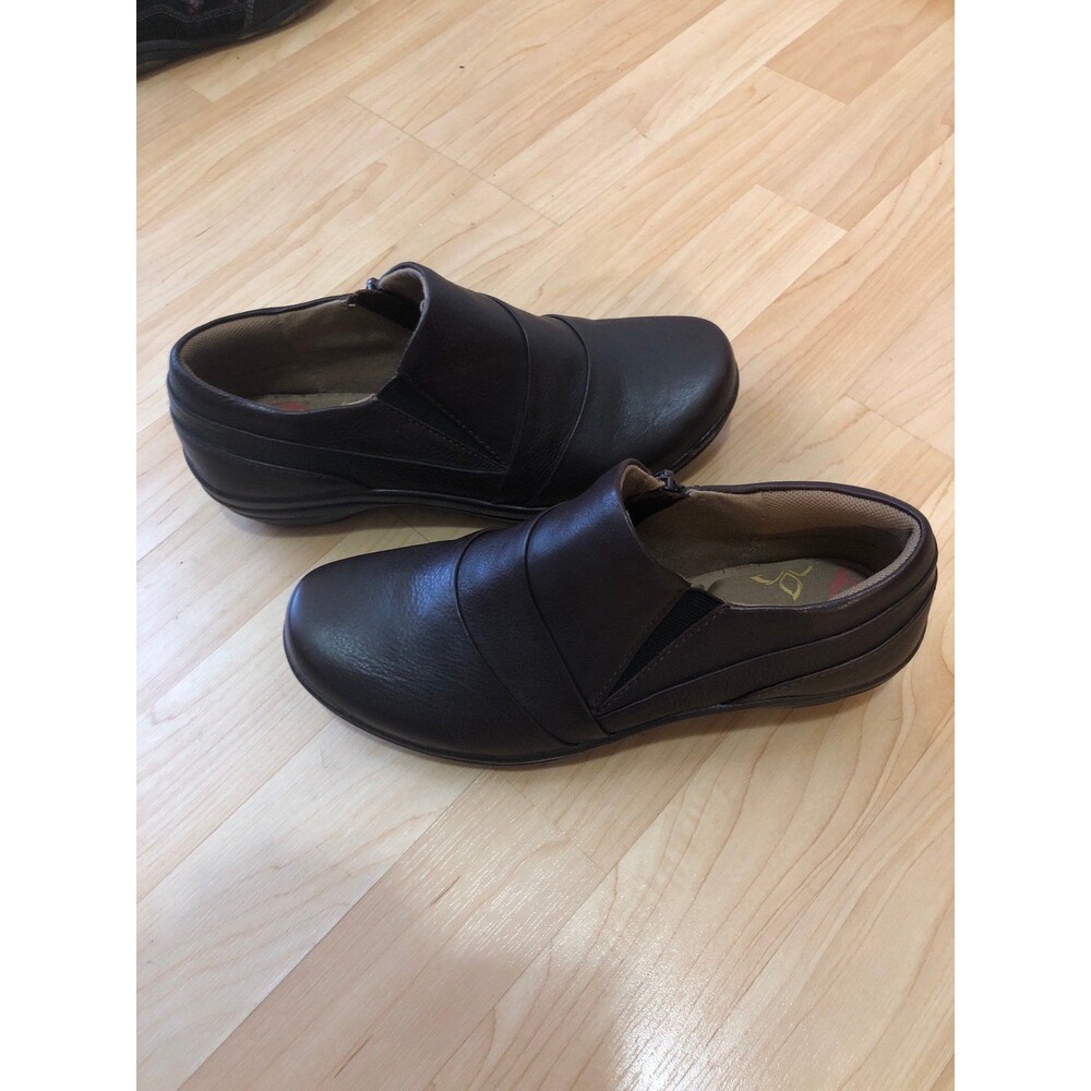 New Comfortiva Genuine Leather  Shoes Sz 7